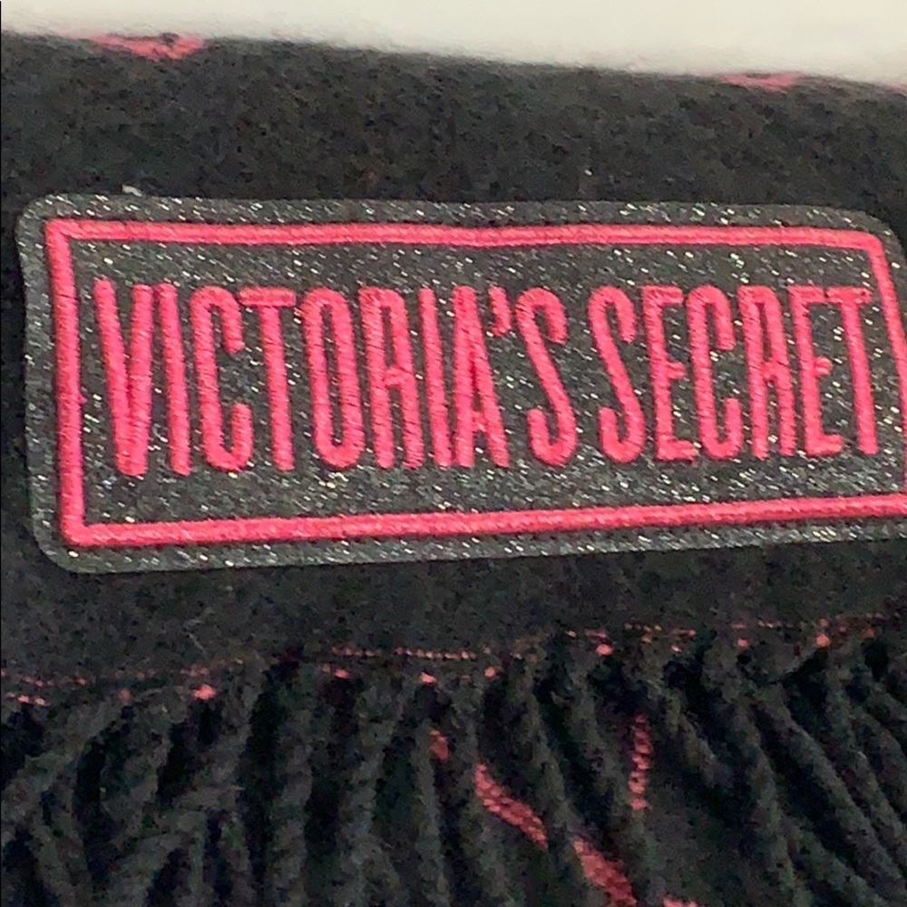 Victoria’s Secret Soft & Cozy Scarf! - Picture 3 of 8